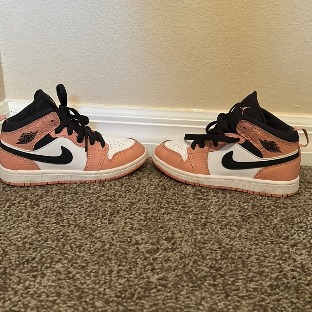 Kids size 13c air Jordan 1 Mid
